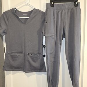 Jaanuu Heather Gray Scrub Ensemble